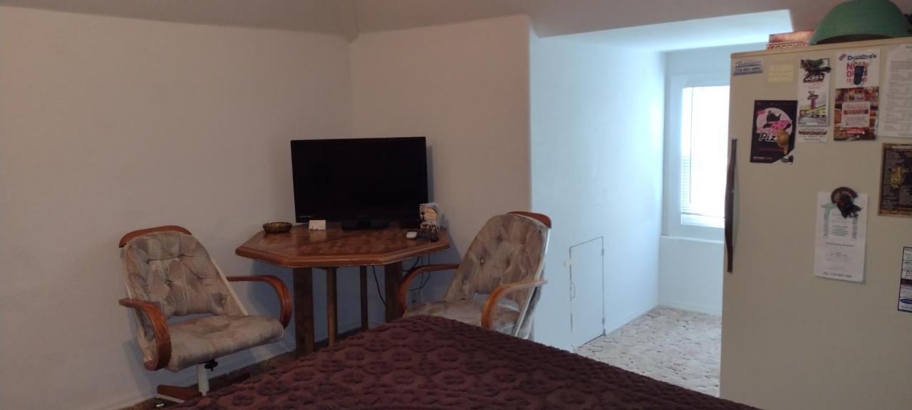 Quiet Upstairs Studio Close To Town 420 Friendly Trinidad Ngoại thất bức ảnh